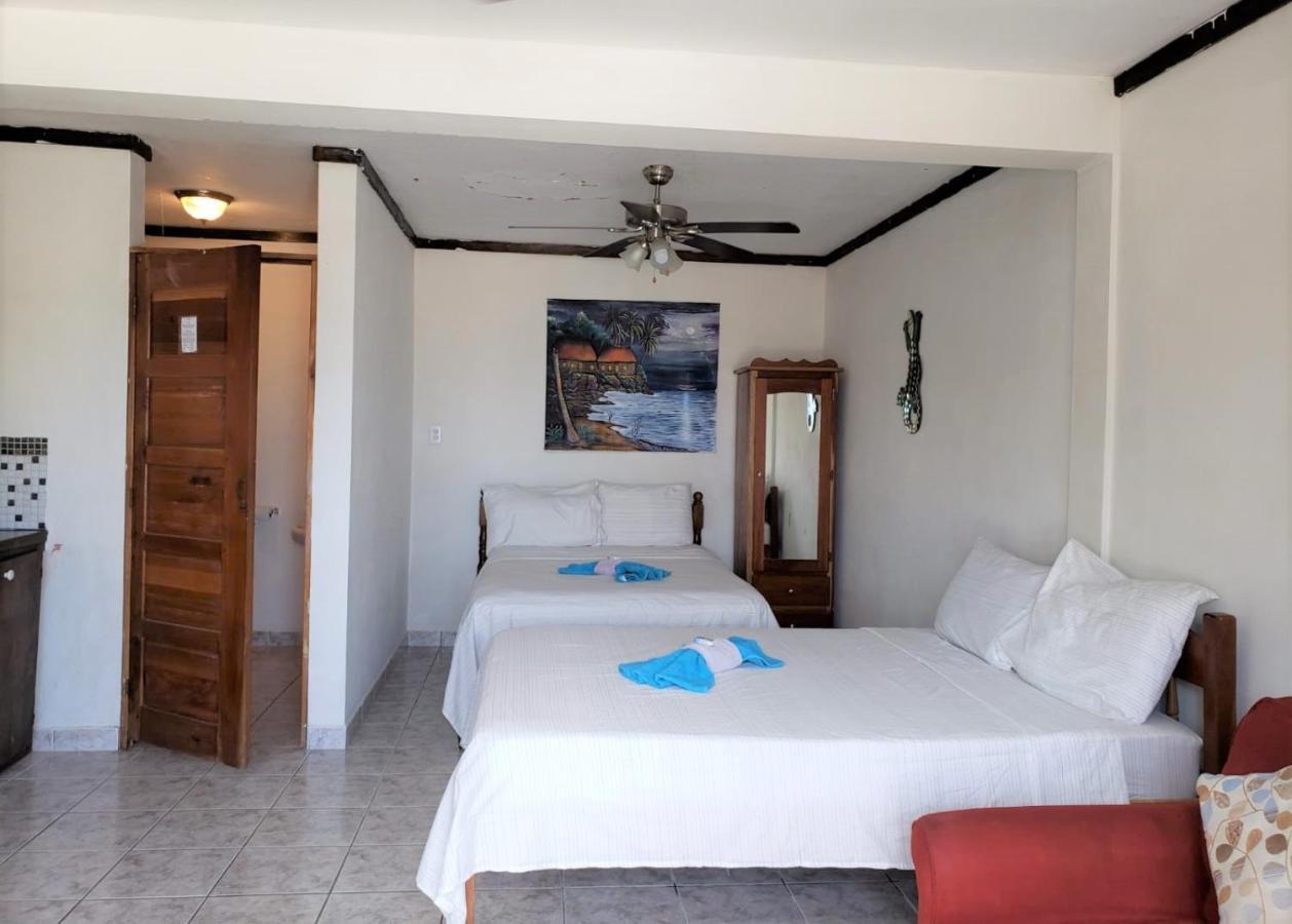 Beach Side Condos Caye Caulker By Ccvh Exteriör bild